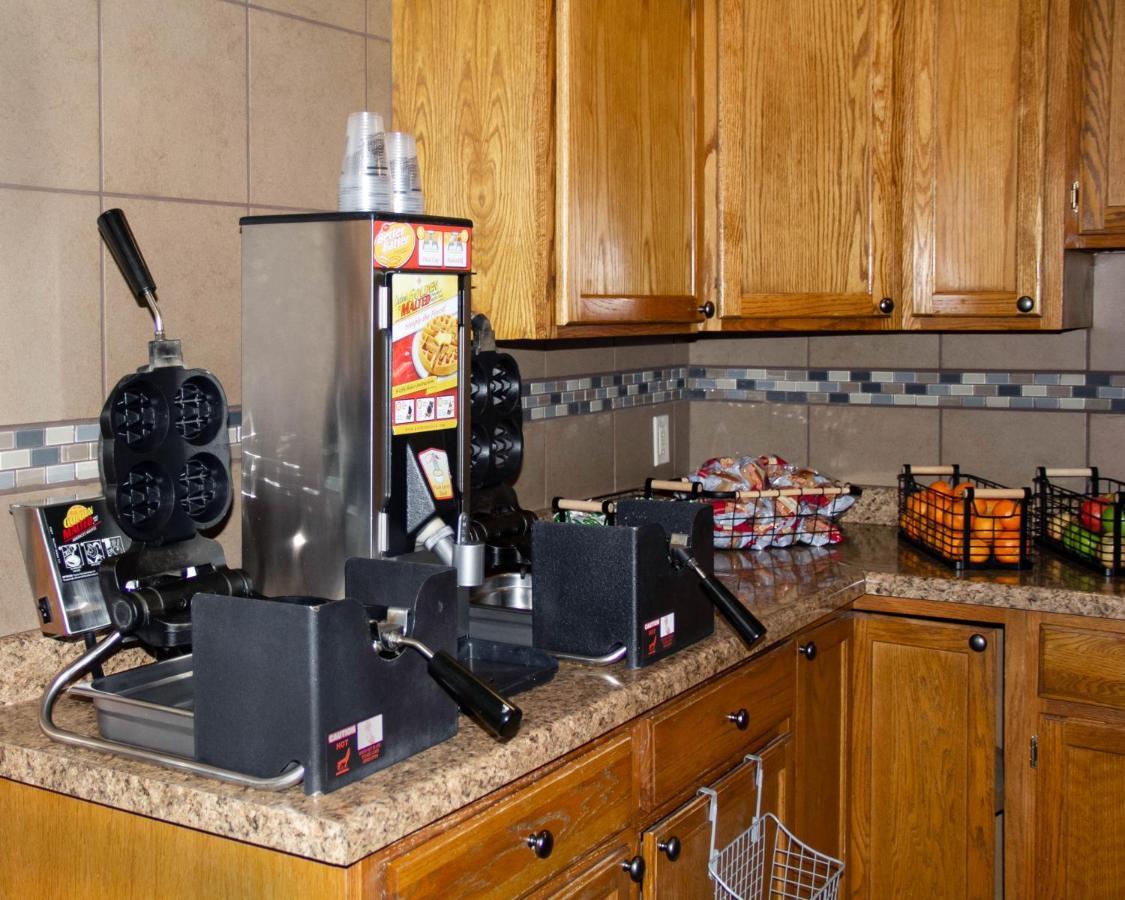 New Victorian Inn & Suites-Norfolk Bagian luar foto