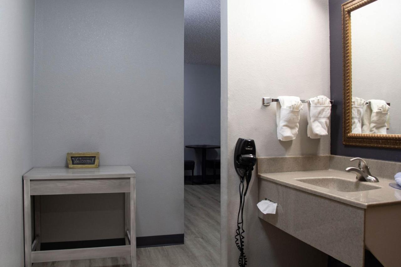 New Victorian Inn & Suites-Norfolk Bagian luar foto